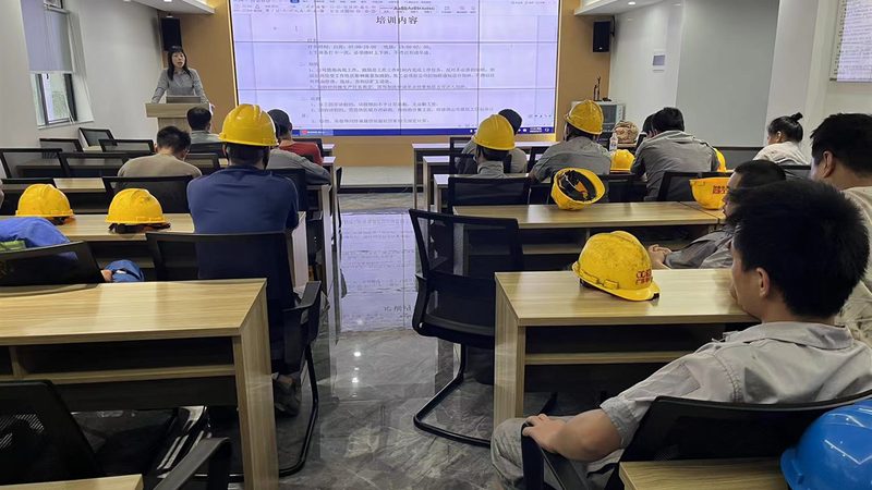 叉车安全操作规范：厂家培训的重要性与实施要点