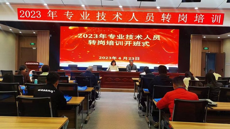定制课程的价格通常由以下几个因素构成：