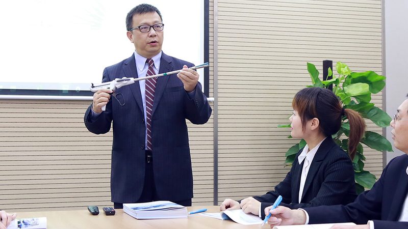 小标题：了解成人高考背景